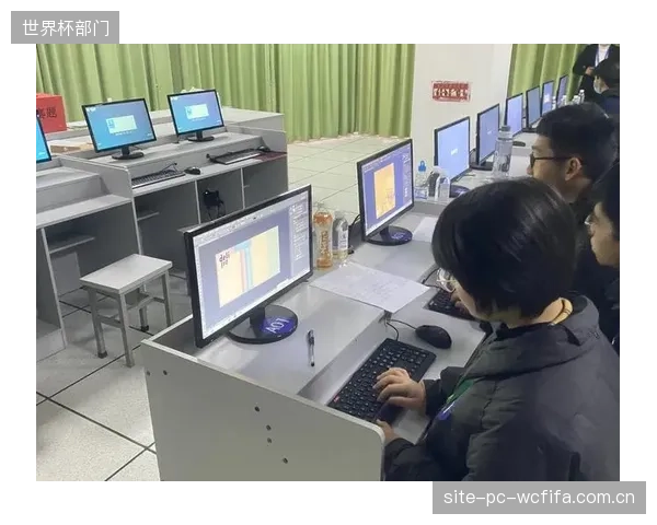 物理座席的终点属性已被瓦解，它不再是观赛终点而是沉浸式消费的起点